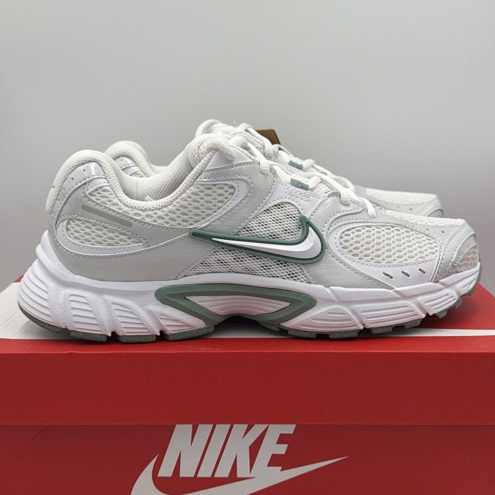 Nike V5 RNR Running Womens Size 9 White Blue Tint Grey Silver HQ7901-103